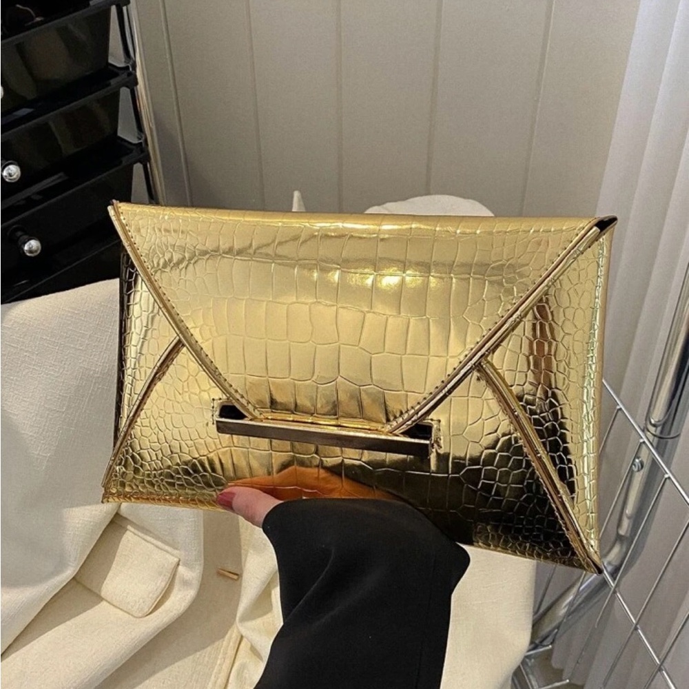 Gold Croc-Embossed Envelope Clutch - Elegant Metallic Wristlet